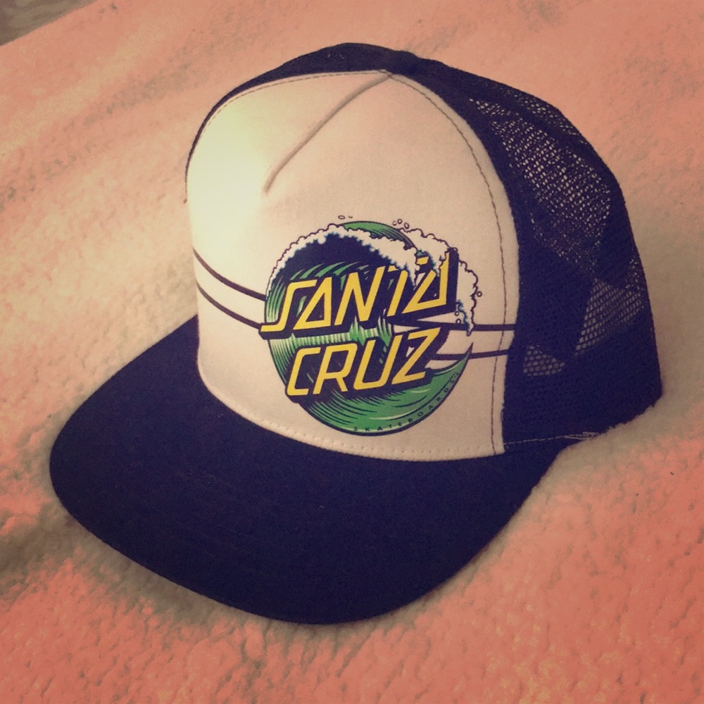 Santa Cruz snap back hat in black and white